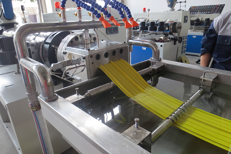 Quae potentia Chiller facit 150KG extruder par?