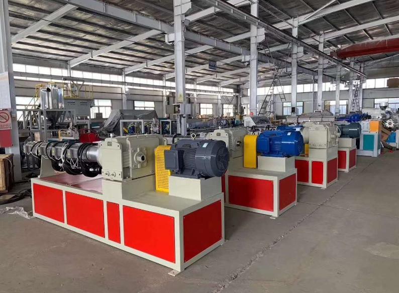 Quae potentia Chiller facit 800KG extruder par?
