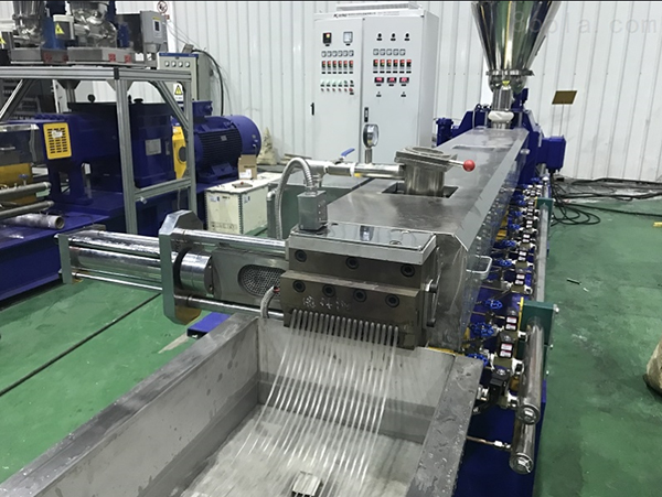 Quantum potentiae Chiller facit 1000KG extruder par?